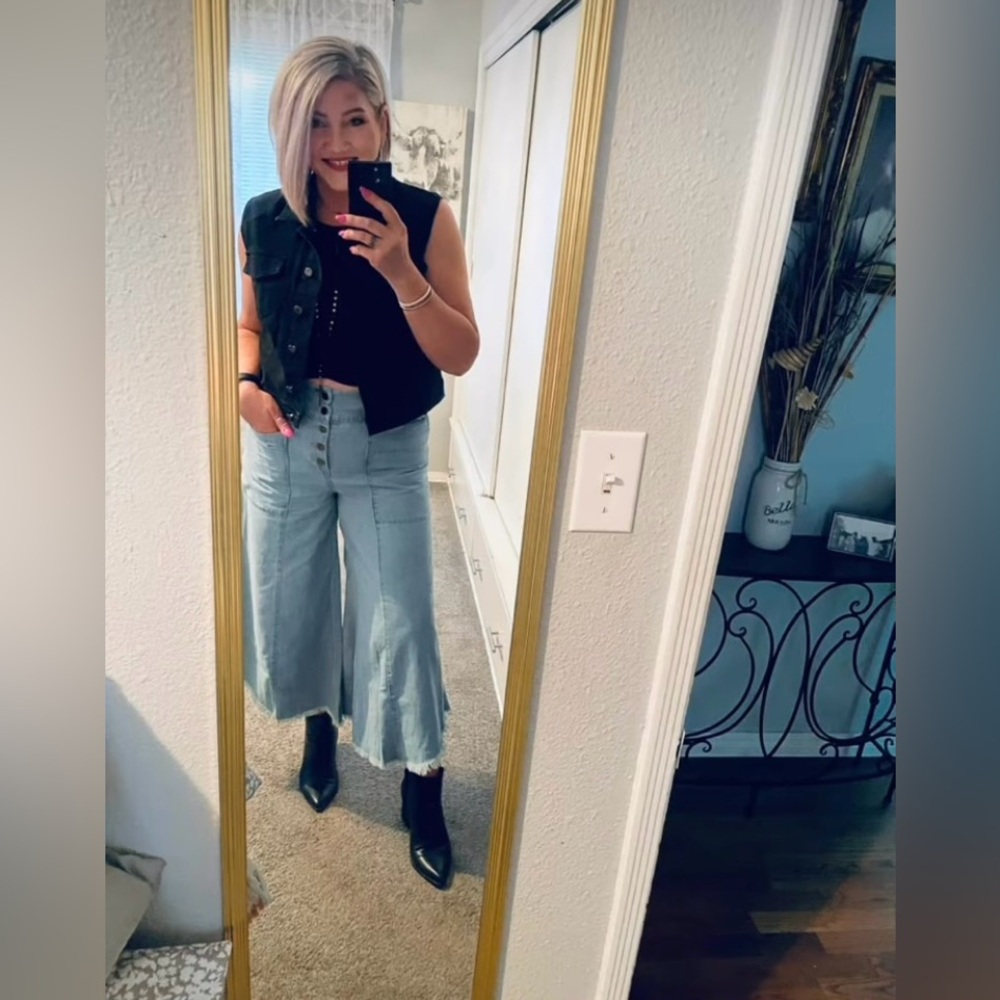 Easel Light Blue Wide-Leg Jeans